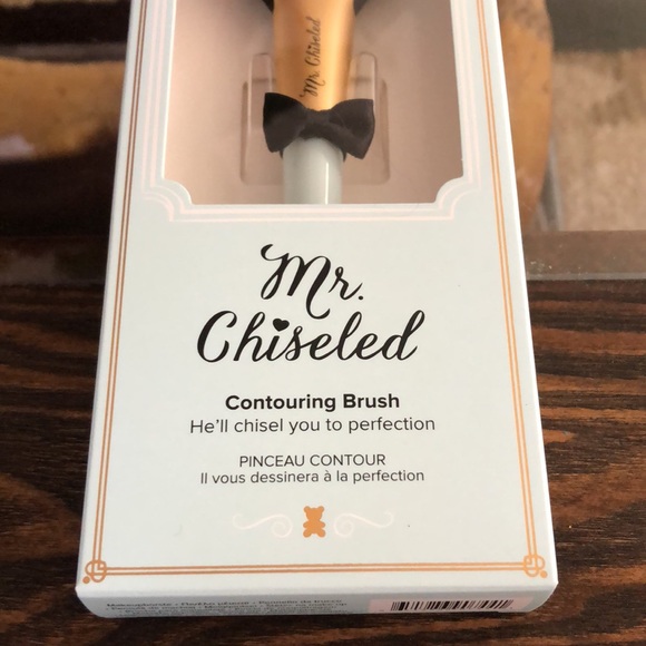 Too Faced Makeup New Too Faced Mr Chiseled Contouring Brush Poshmark